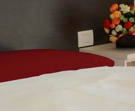 Paradiso Aparthotel 4*