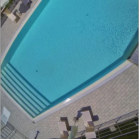 Ξενοδοχείο με διαμερίσματα Paradiso 4*